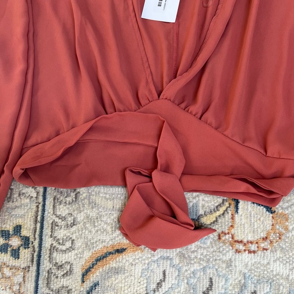 Coral colored cropped tie top - Picture 2 of 4